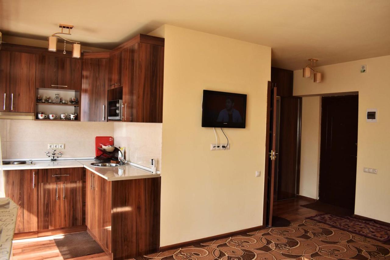 Напротив Спортивно-Концертного Комплекса Apartamento Erevan Exterior foto
