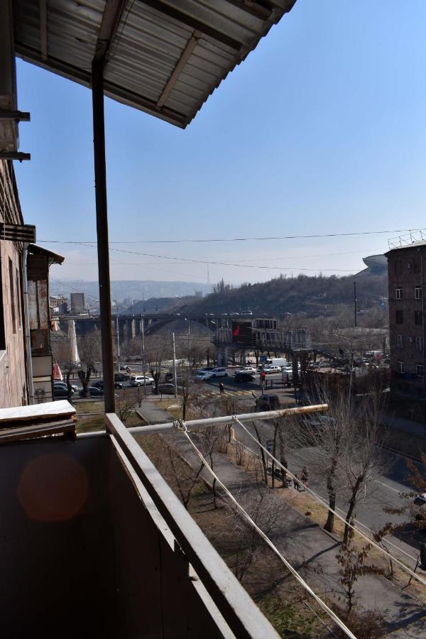 Напротив Спортивно-Концертного Комплекса Apartamento Erevan Exterior foto